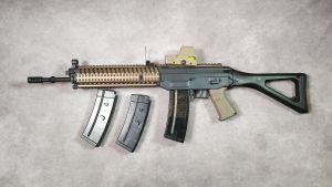 Occasion - ICS Sig SG 551 AEG + accessoires