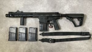 Occasion - Cyma / EMG Daniel Defense DD5 SBR AEG upgrade + accessoires